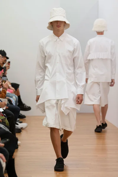 Look 28